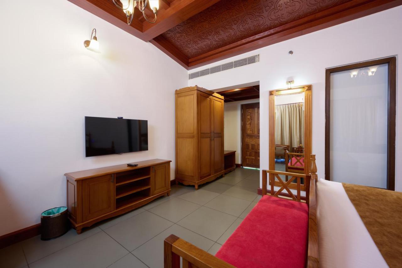 Gokulam Grand Resort & Spa, クマラコム エクステリア 写真