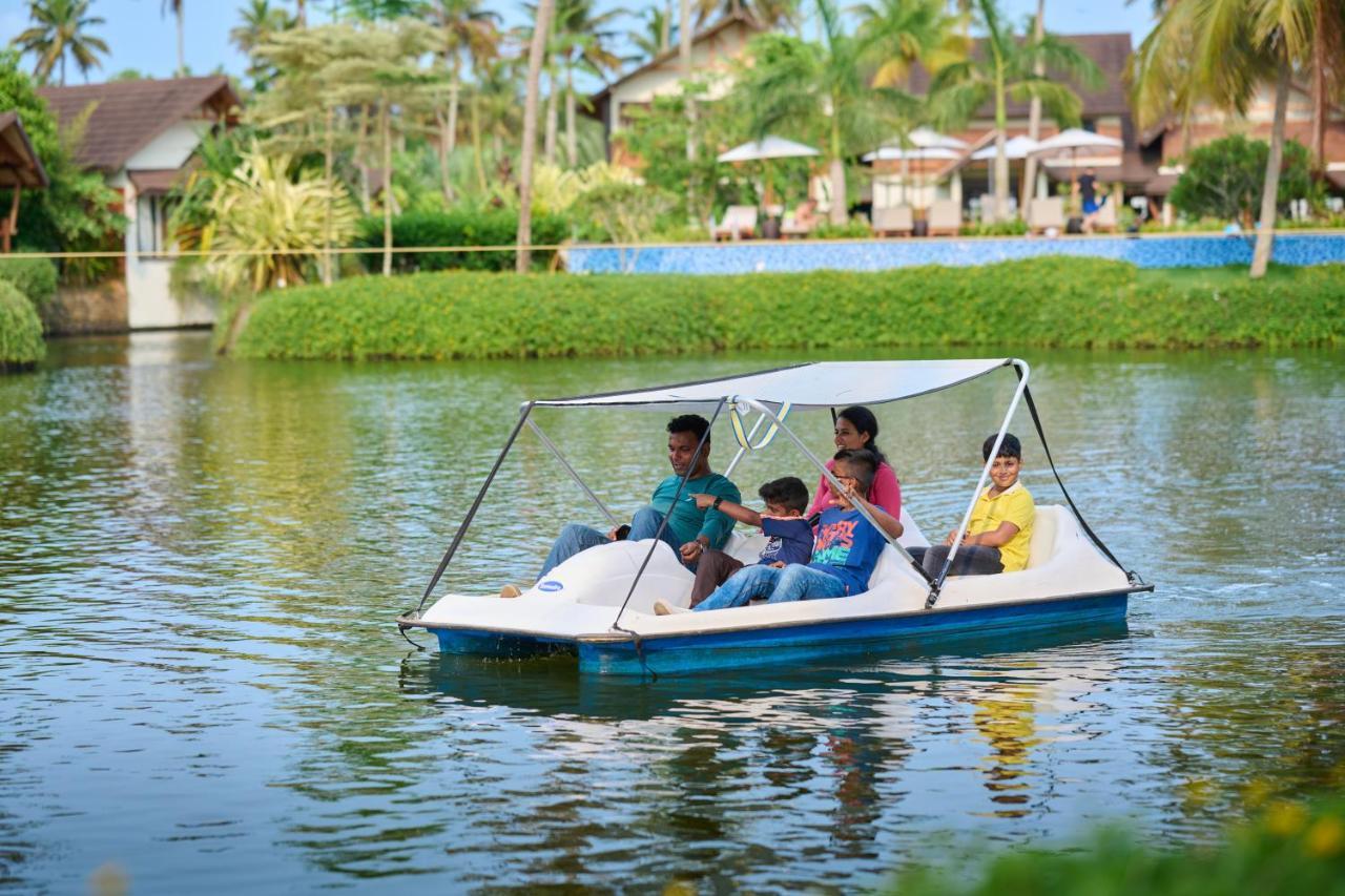 Gokulam Grand Resort & Spa, クマラコム エクステリア 写真