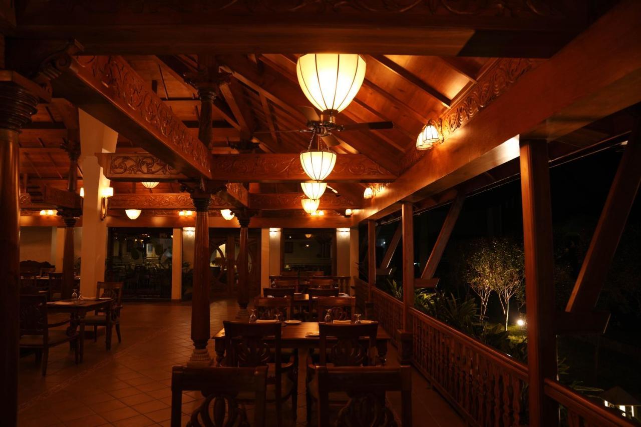 Gokulam Grand Resort & Spa, クマラコム エクステリア 写真