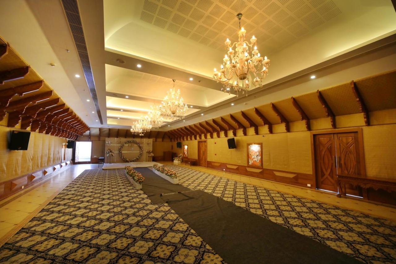 Gokulam Grand Resort & Spa, クマラコム エクステリア 写真