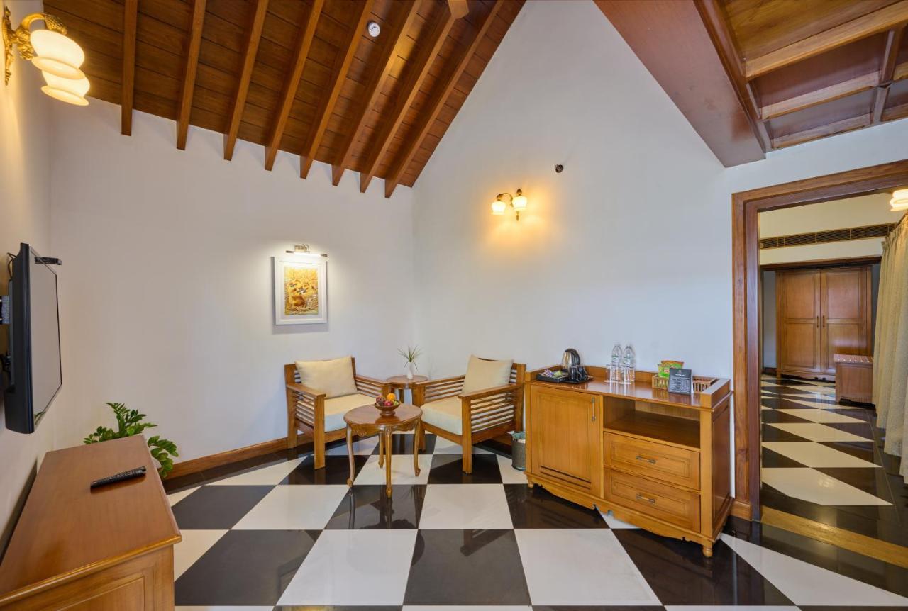 Gokulam Grand Resort & Spa, クマラコム エクステリア 写真